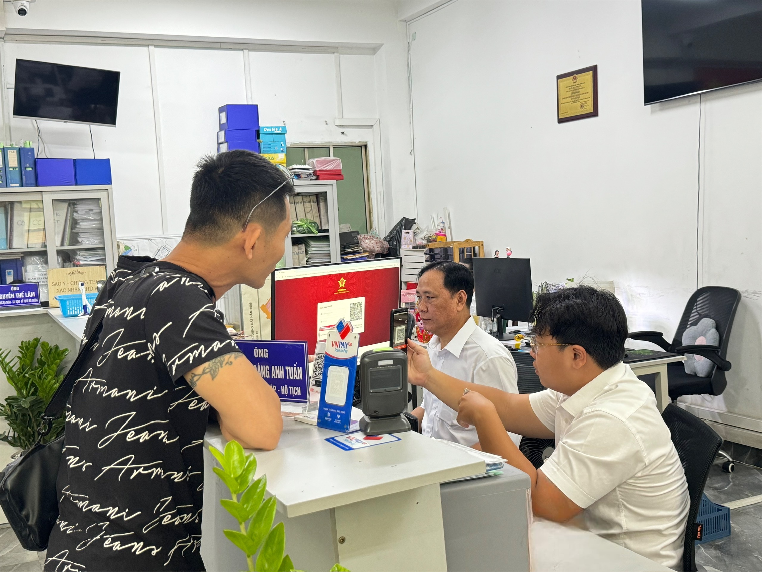 Image: PHƯỜNG 10 QUẬN 10 VỚI DIỆN MẠO MỚI – HƯỚNG ĐẾN SỰ HÀI LÒNG TỐI ĐA CỦA NGƯỜI DÂN VÀ DOANH NGHIỆP