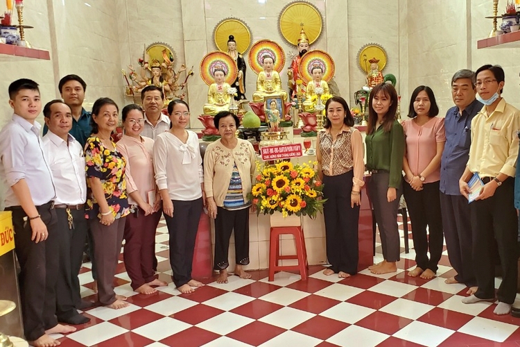 Image: Đảng ủy - HĐND - UBND - UB MTTQ VN Phường 10 thăm các cơ sở Tôn giáo nhân Rằm tháng giêng